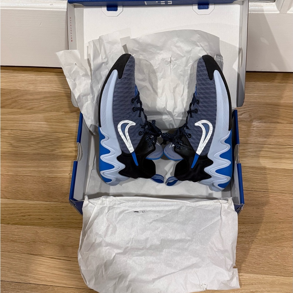 Giannis Immortality blue and gray basketball shoes men’s 7, women’s 8.5, EU40